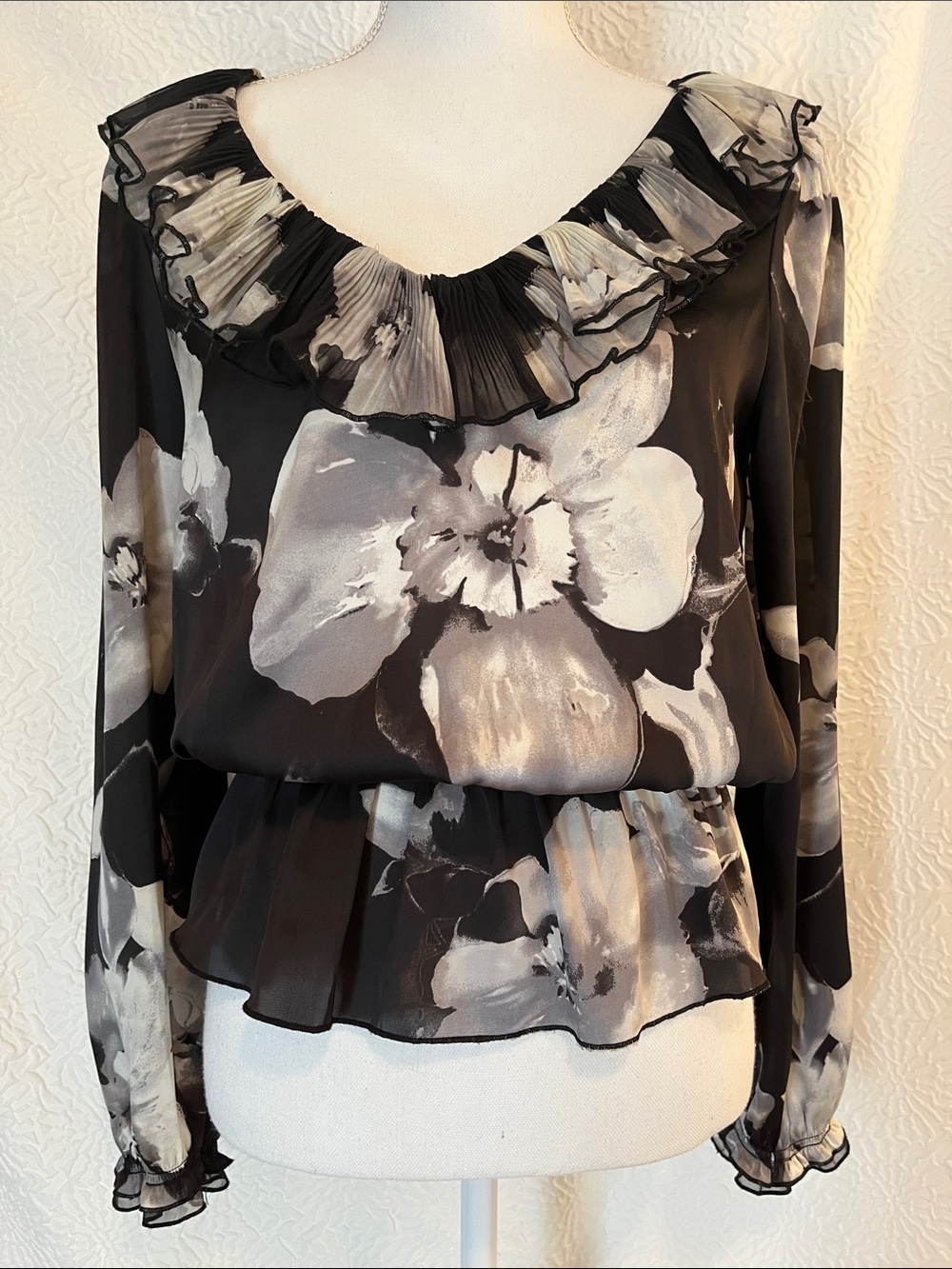White House Black Market Black & White Floral Ruffle-Trim Blouse